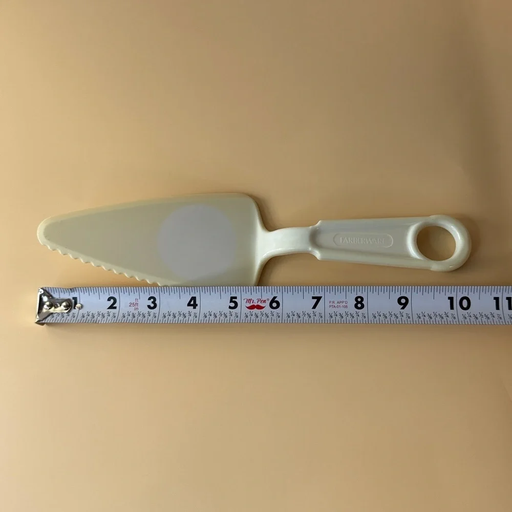 Farberware Ivory Pie Server